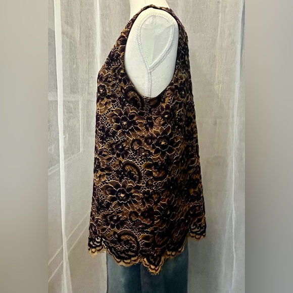 Banana Republic, sleeveless lace shell, Medium - Picture 2 of 5